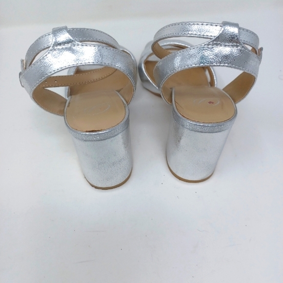 DELICIOUS silver metallic  ankle strap heels - Picture 6 of 7